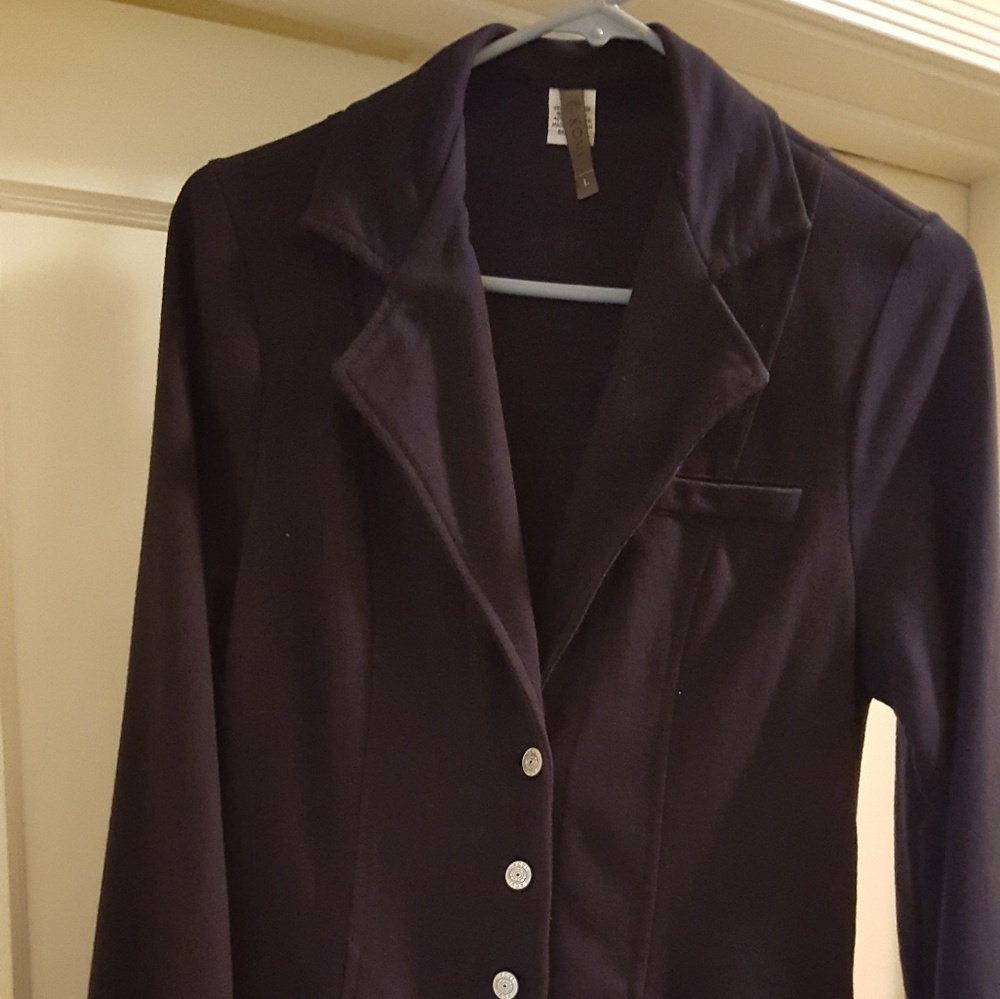 Flared knit jacket. Button up.